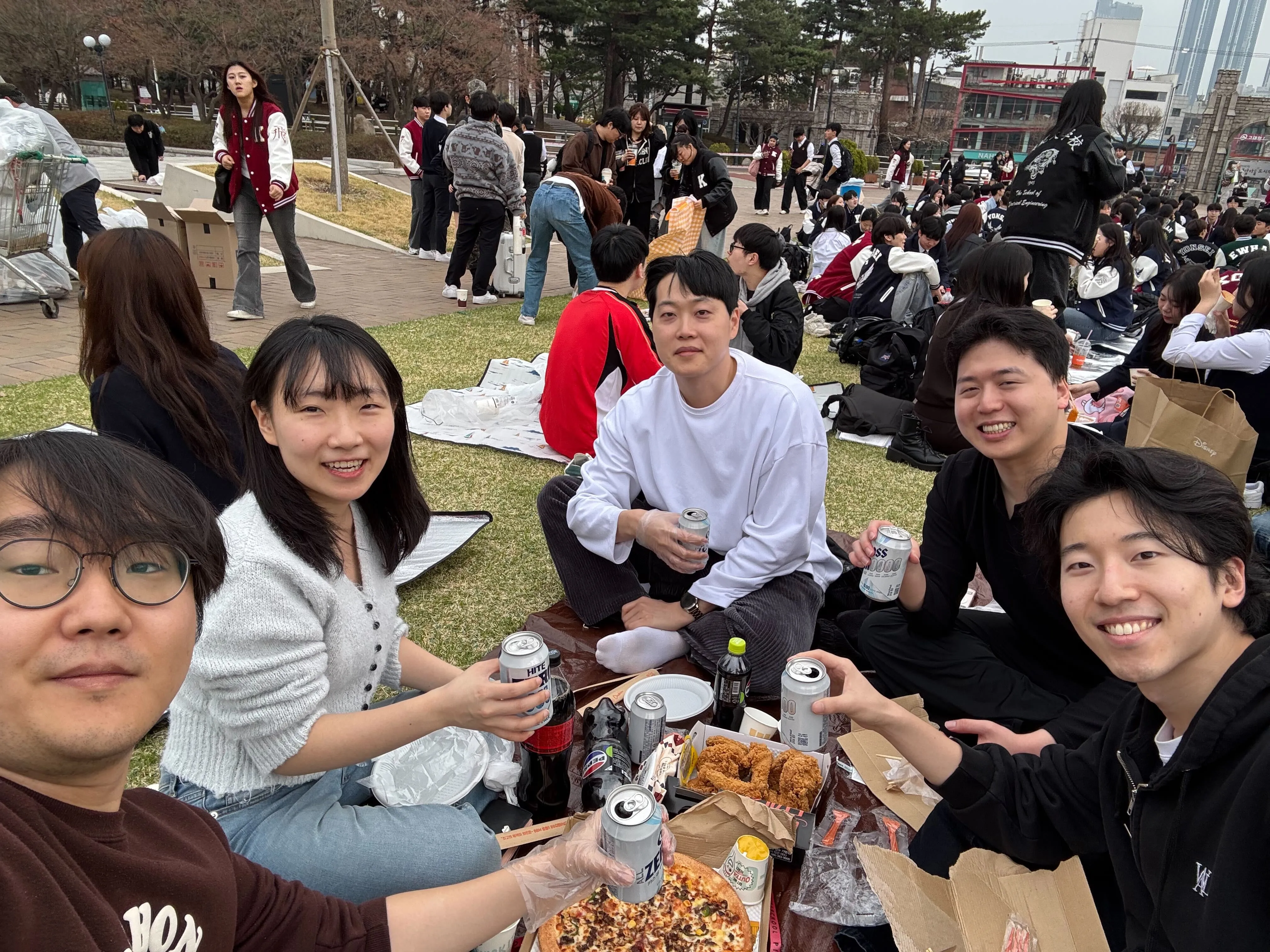 SERA Lab members enjoying a picnic together on the Korea University campus